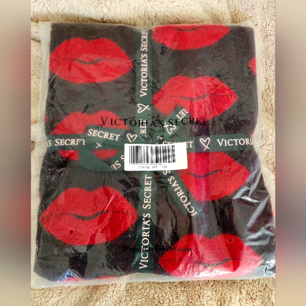 Victoria's Secret Lips Blanket